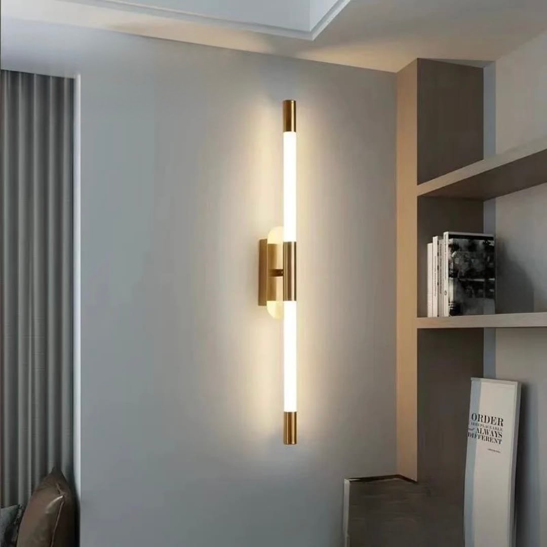 WALL LIGHT